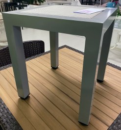 ARES SIDE TABLE SILVER ALUMINIUM BEIGE TEXTILENE ARES ΒΟΗΘΗΤΙΚΟ ΤΡΑΠΕΖΙ ΑΠΟ ΑΣΗΜΙ ΑΛΟΥΜΙΝΙΟ ΚΑΙ ΜΠΕΖ ΥΦΑΣΜΑ